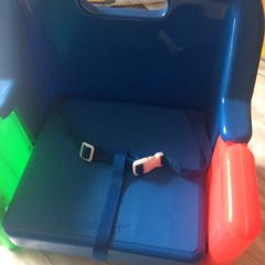 Baby fold-up portable baby feeding seat.