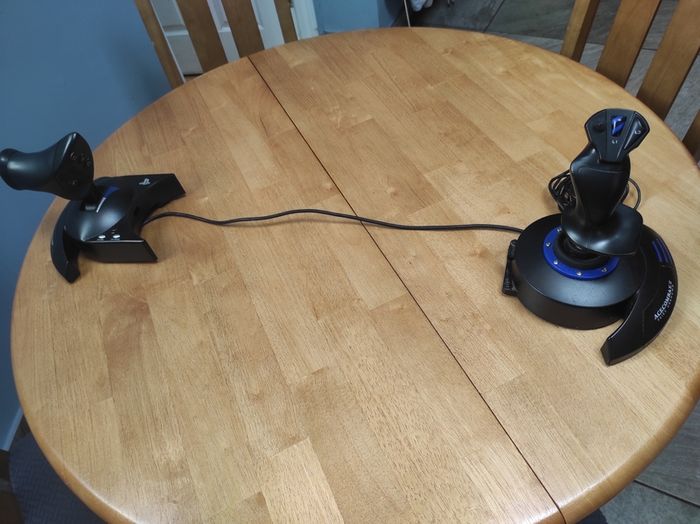 Thrustmaster T.Flight HOTAS flight controller - Playstation/PC compaitble