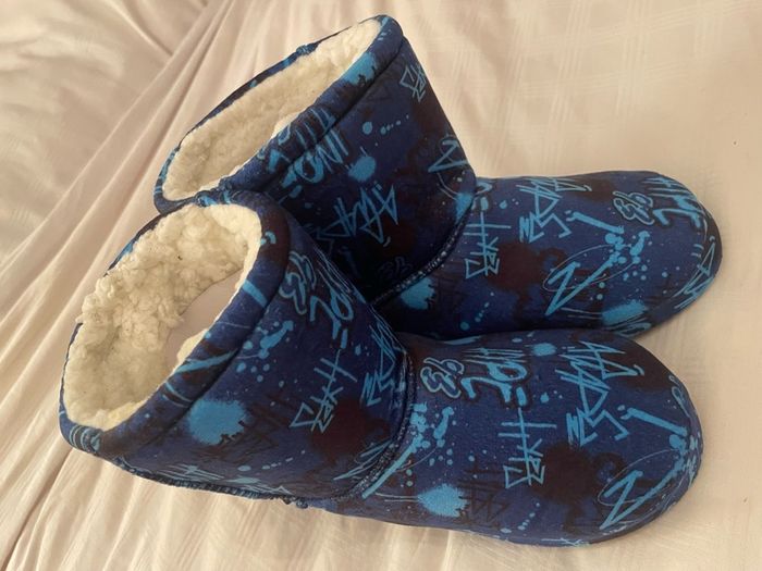 Kids Slippers BNWT