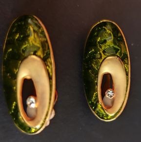 Vintage 1990s clip on earrings