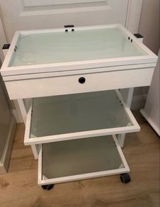 Beauty/treatment trolley
