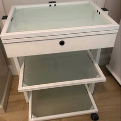 Beauty/treatment trolley