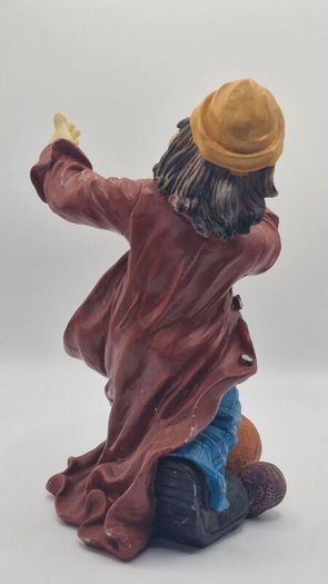 clown figure