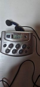 Sony FM Stereo Walkman SRF-M37L Six Presets and Headphones