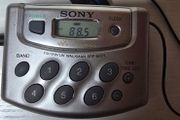 Sony FM Stereo Walkman SRF-M37L Six Presets and Headphones