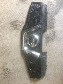 10-14 nissan qashqai +2 upper grille