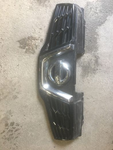 10-14 nissan qashqai +2 upper grille