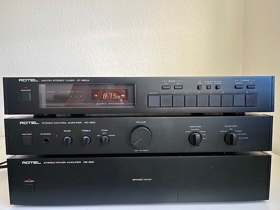 Rotel RC-850 and RB-850 Pre and power amplifiers Dual Mono with Moving Magnet (MM) and Moving Coil (MC)  cartridges
