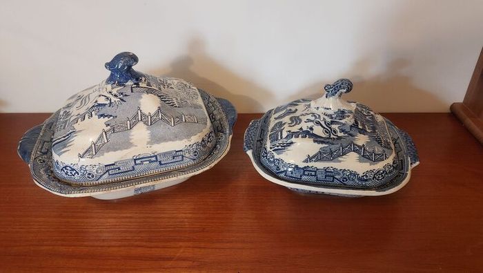 Fabulous Antique Blue and White Transferware Willow Pattern Large Lidded Tureen/Vegetable Dish For Display, Unknown Maker, Most Likely Staffordshire Made