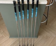 Taylormade SIM2 Max Irons 5-PW - KBS Max MT85 R flex shafts - Excellent Condition