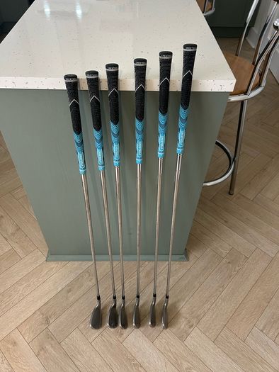Taylormade SIM2 Max Irons 5-PW - KBS Max MT85 R flex shafts - Excellent Condition