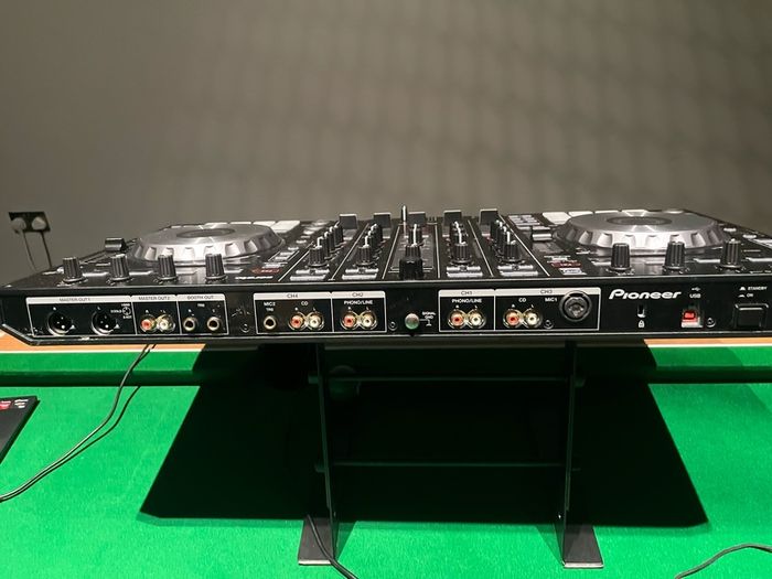 Dj