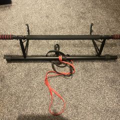 Pull up bar with resistance straps