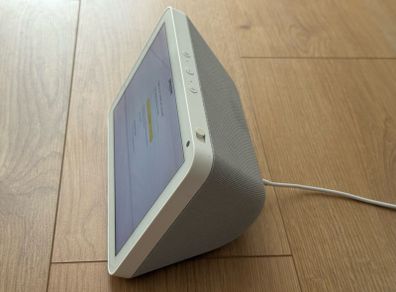 Amazon Echo Show 8 (Glacier White) in Excellent Condition