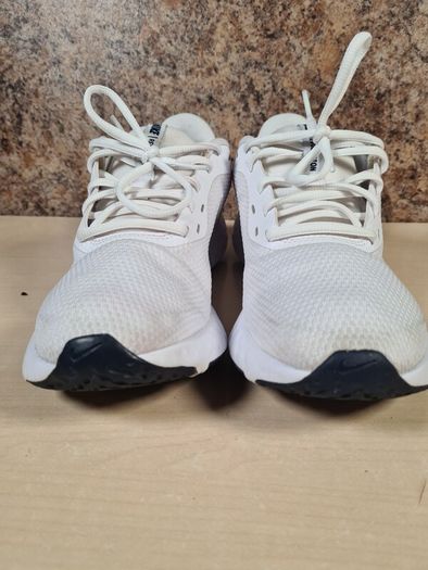Womens NIKE REVOLUTION 5 trainers runners white Size UK 6 EU 40  boys girls