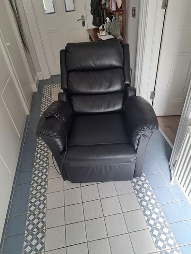 Armchair - Mobility -Absolute Bargain - Electeric Rise and Recline Mobility chair with remote control - PRICE REDUCTION