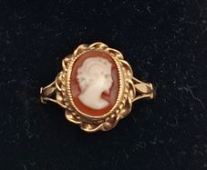 Vintage 9ct yellow gold  cameo ring