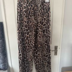 Wide leg Boohoo trousers