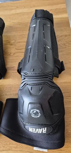 Raven Knee guards
