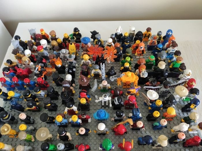 LEGO Collection (2011-2018) Mixed Figures & Bricks, Blue Ninjago NRG Zane figure with his spinner.