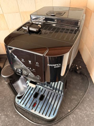DeLonghi Magnifica start coffe machine