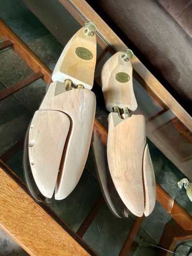 Vintage Gentlemen Sculpted Wooden Shoe Trees Set Size 10 or 43 Fitzpatricks Shoes