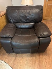 Need gone ASAP 2 large 1 seater recliners
