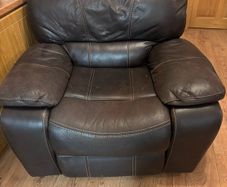 Need gone ASAP 2 large 1 seater recliners