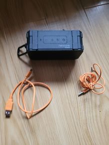 Solid cuboid speaker