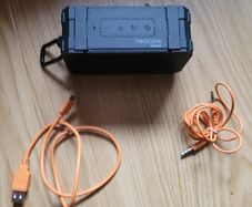 Solid cuboid speaker