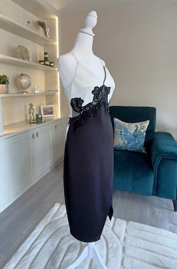Brand New Stunning Ladies Black & White Dress from Lipsy Size UK 10 / EU 38