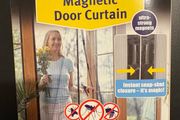 Magnetic door curtain
