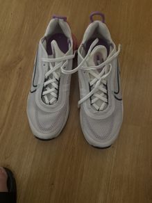 nike runner  brand new size 6
