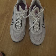 nike runner  brand new size 6