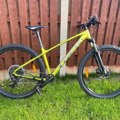 Trek Marlin 5 Mountain Bike Medium. Purchased March 2026