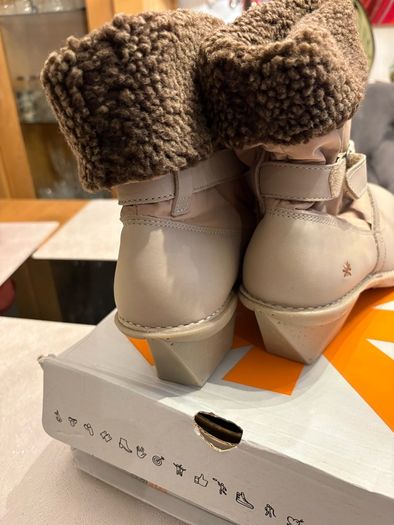 Art womens boots size 42uk 9uk