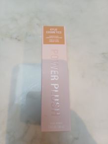 Kylie foundation 6W