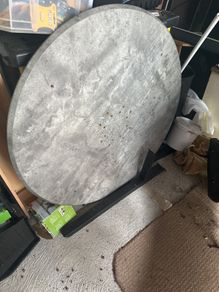 Free dining table