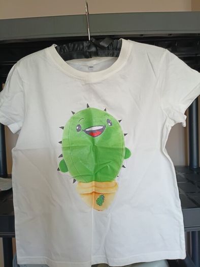 Free kids tee shirt Size "140"