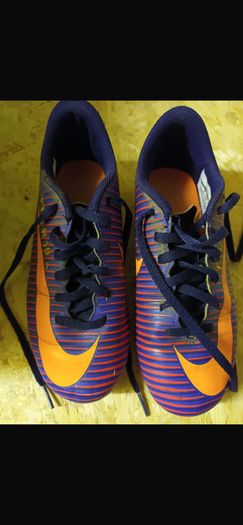Football boots, size 4
