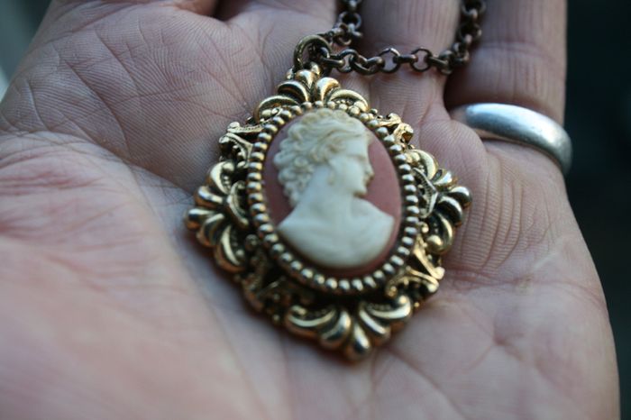 Vintage Cameo Pendant