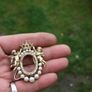 Vintage Brooch 2 Cherubs supporting Crown crystals and pearls - Photo frame Image 5