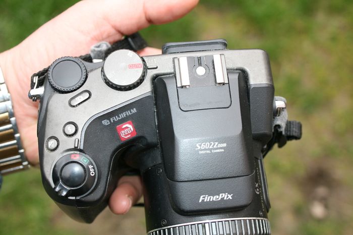 Fujifilm Finepix S602 Zoom 3.1MP Point & Shoot Digital Camera 6x Optical Zoom