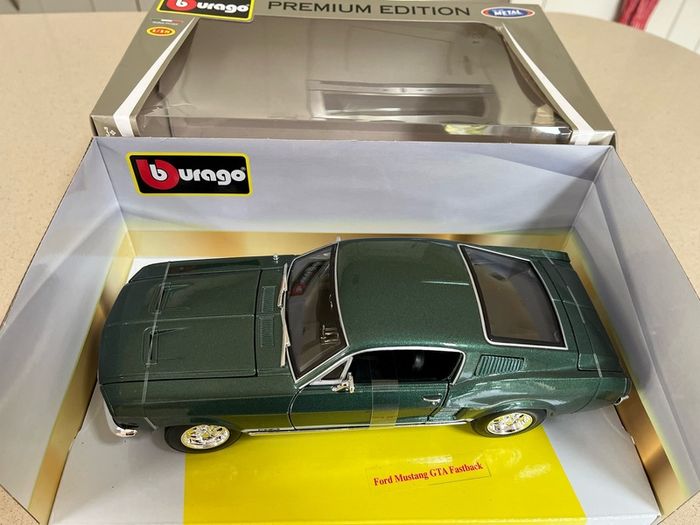 Ford Mustang GTA Fastback 1/18 Burago Rare