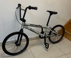 Autonomy Blade BMX 20  Excellent Condition  2 Brand New Spare Tyres  280 Euros ONO