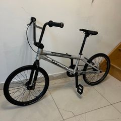 Autonomy Blade BMX 20  Excellent Condition  2 Brand New Spare Tyres  280 Euros ONO