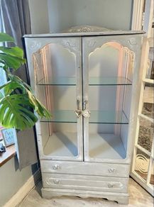 Glass display cabinet