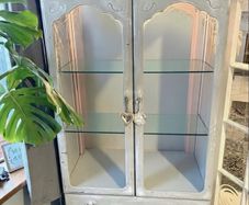 Glass display cabinet