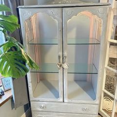 Glass display cabinet