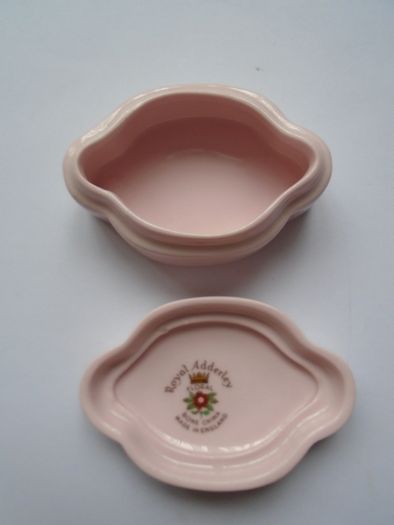 Trinket box, Collectables, Ceramics,